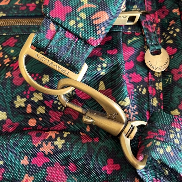 Travon and lug purse - Picture 9 of 10